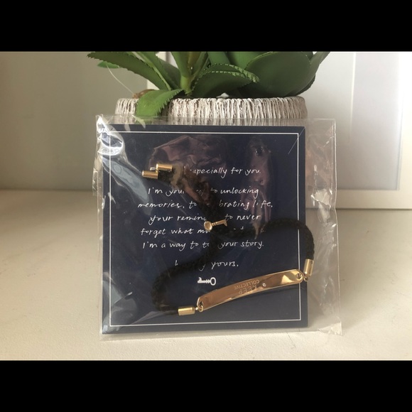 “Love wins” KEEP pulley bracelet - Picture 2 of 3